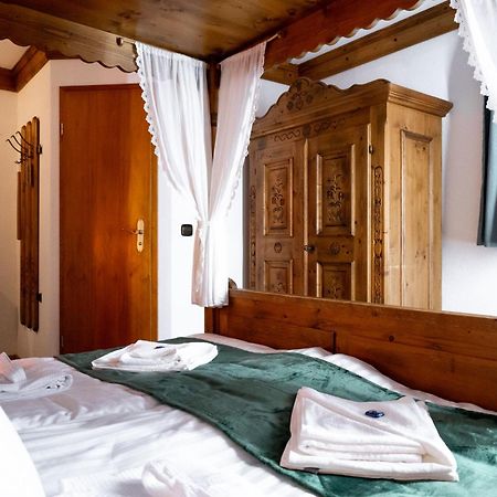 Hotel Zum See, Titisee Bagian luar foto