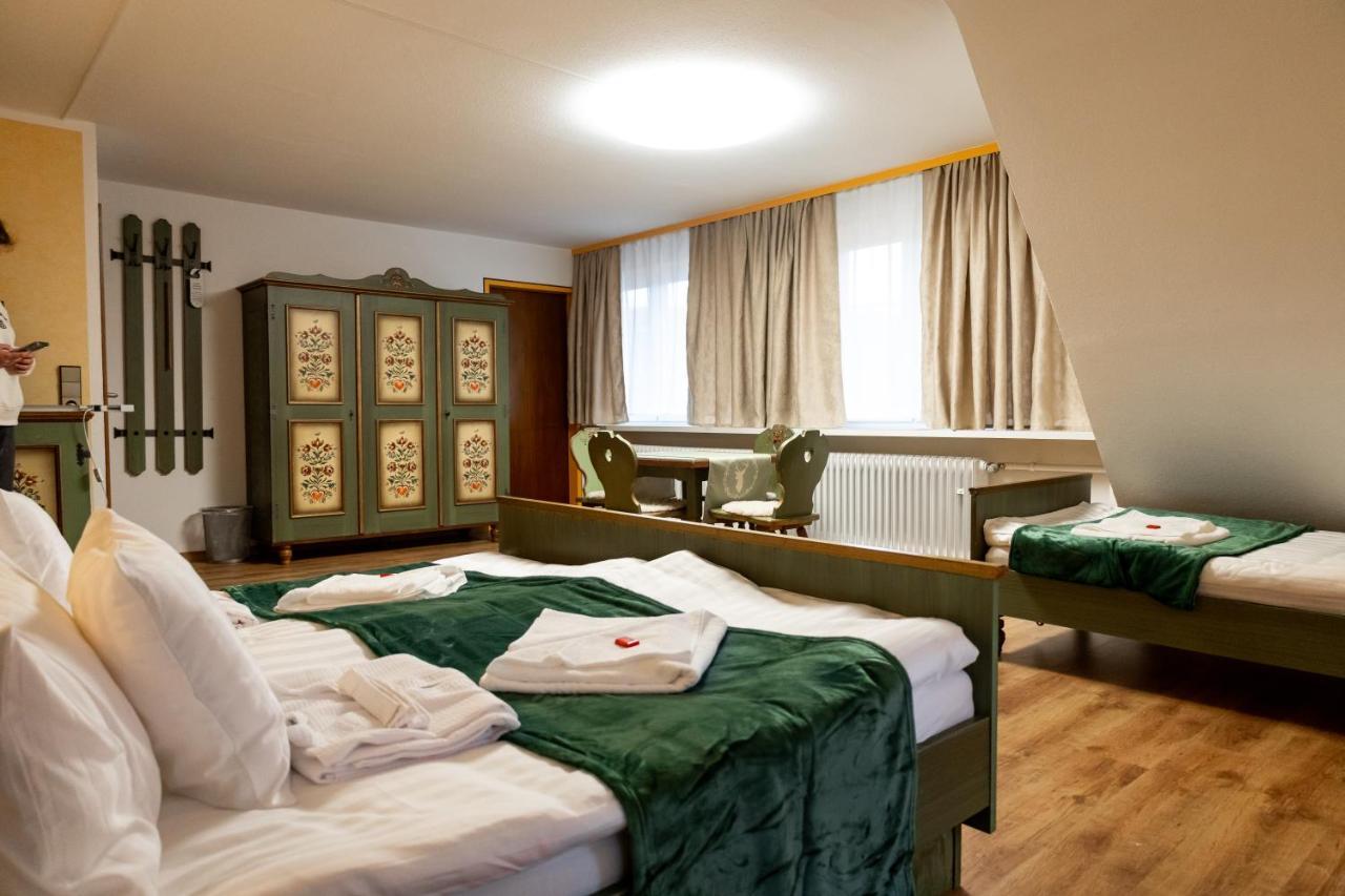 Hotel Zum See, Titisee Bagian luar foto