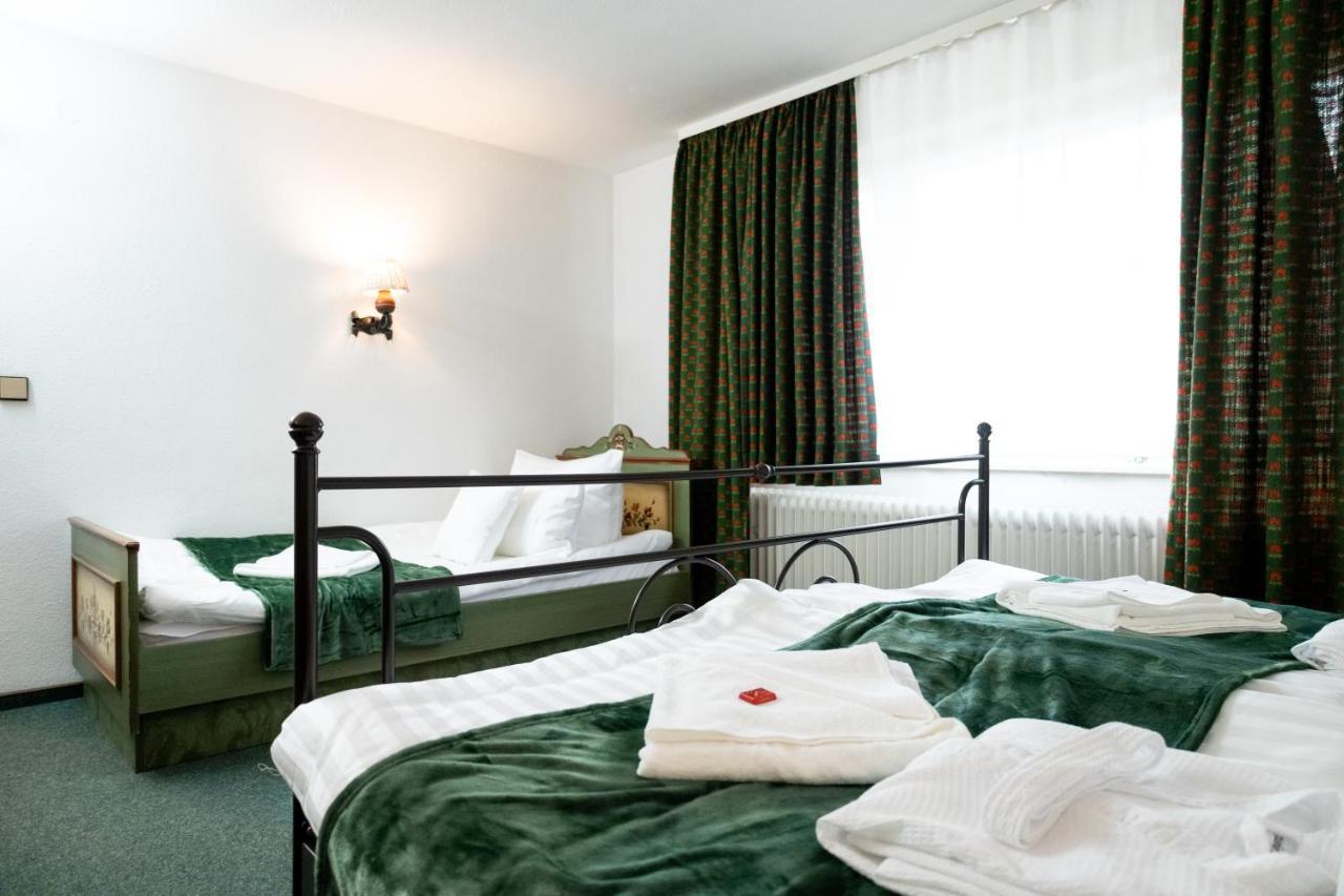 Hotel Zum See, Titisee Bagian luar foto