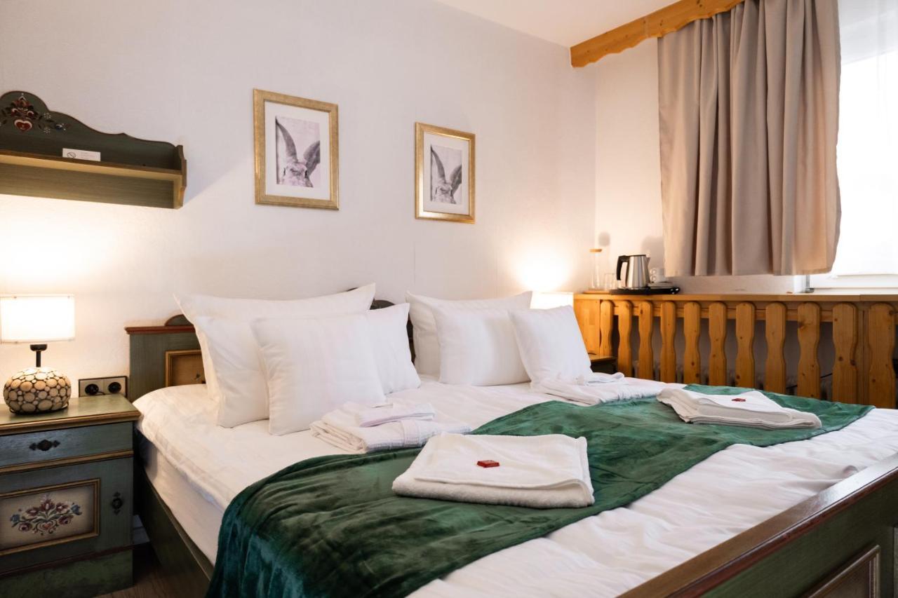 Hotel Zum See, Titisee Bagian luar foto
