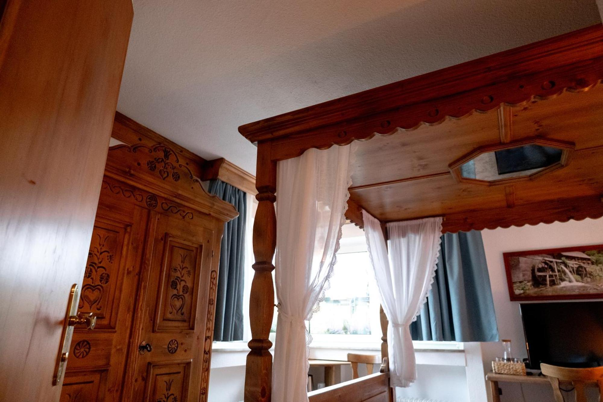 Hotel Zum See, Titisee Bagian luar foto
