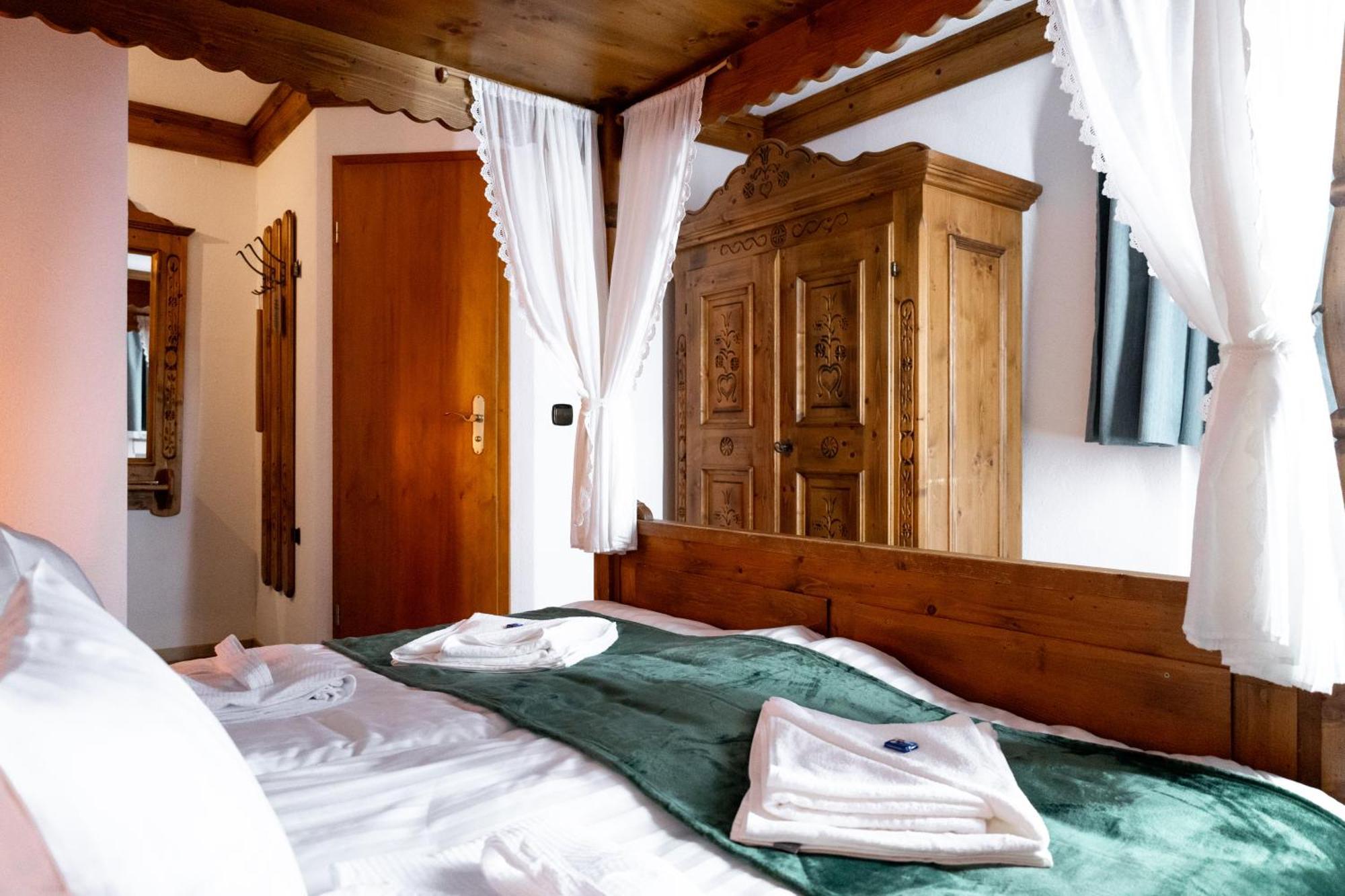 Hotel Zum See, Titisee Bagian luar foto