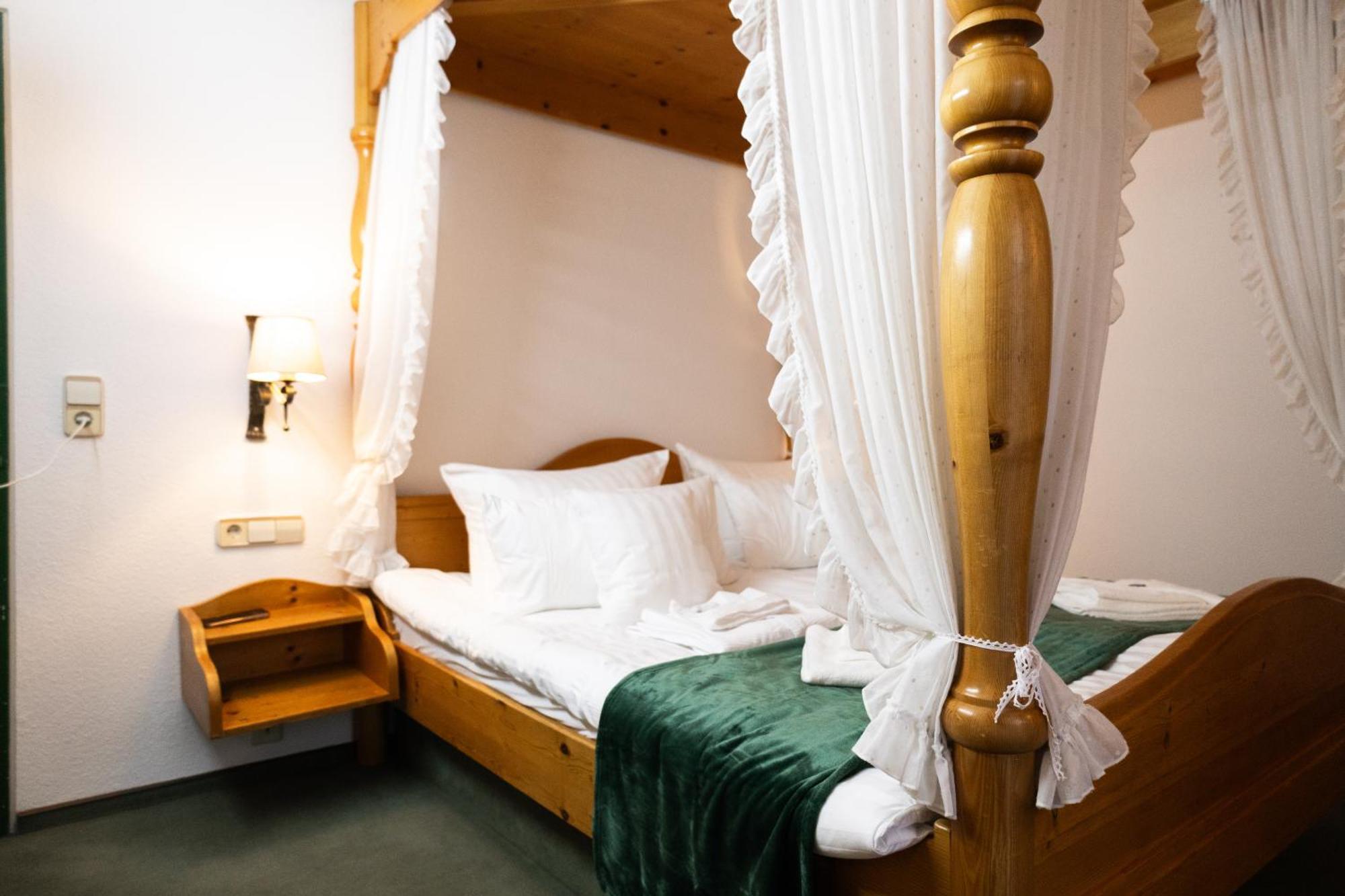 Hotel Zum See, Titisee Bagian luar foto