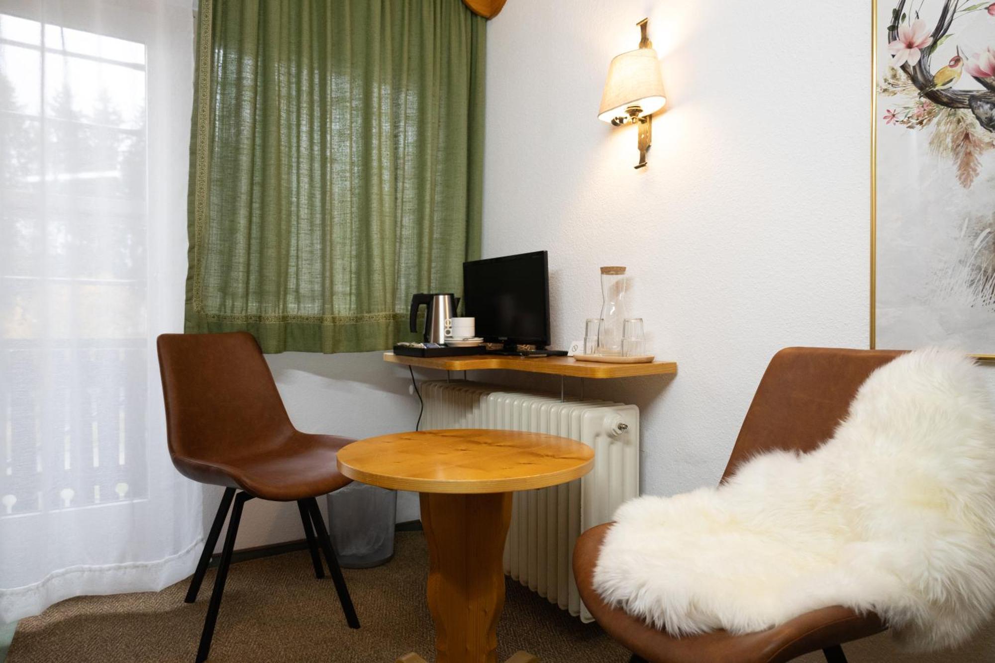 Hotel Zum See, Titisee Bagian luar foto