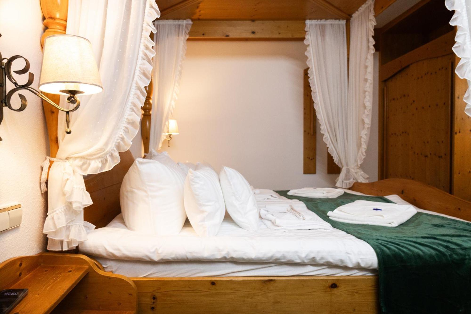 Hotel Zum See, Titisee Bagian luar foto