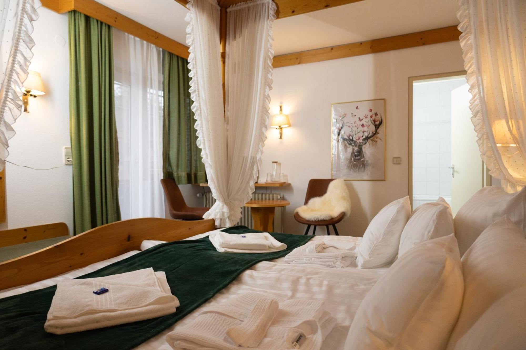 Hotel Zum See, Titisee Bagian luar foto