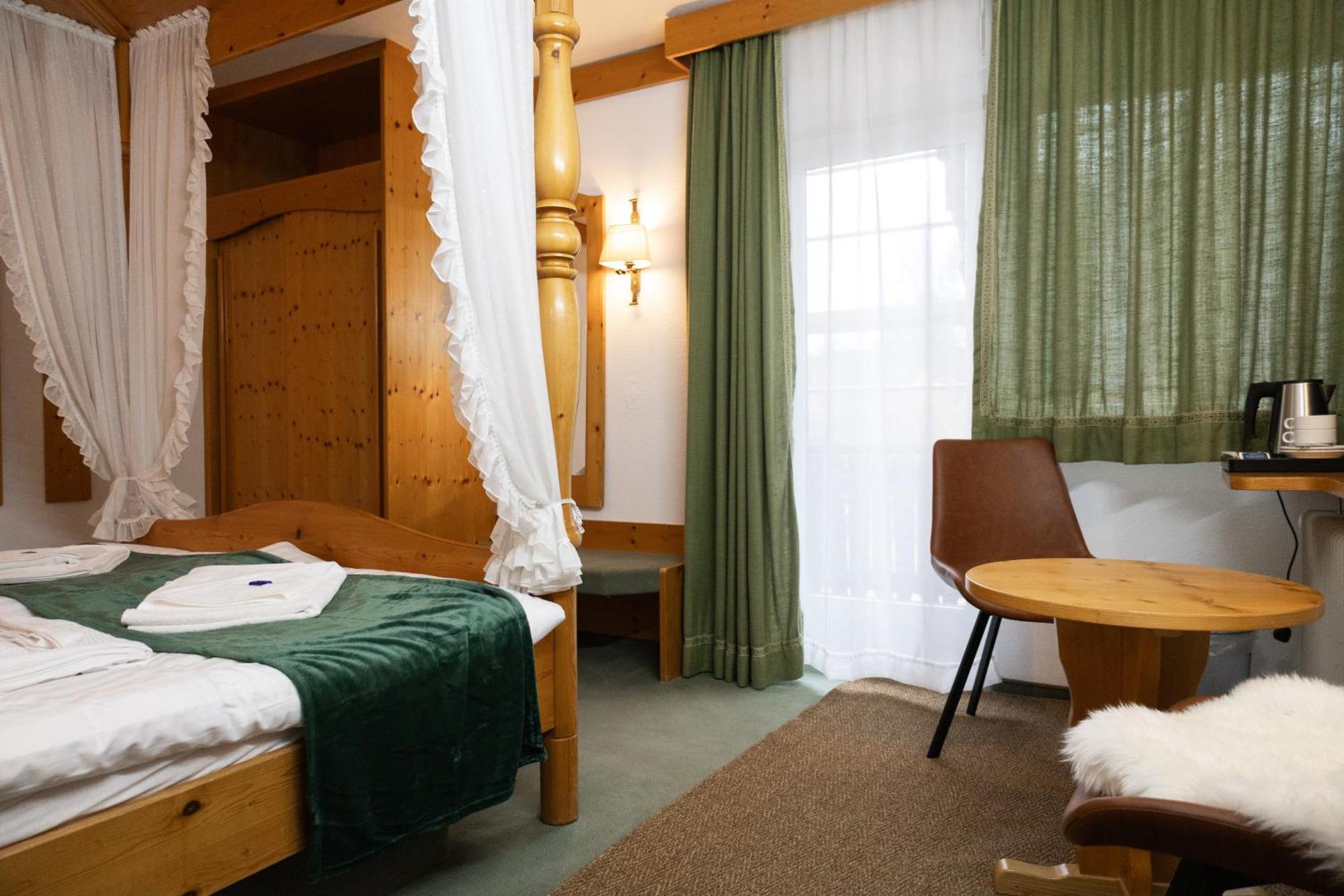 Hotel Zum See, Titisee Bagian luar foto