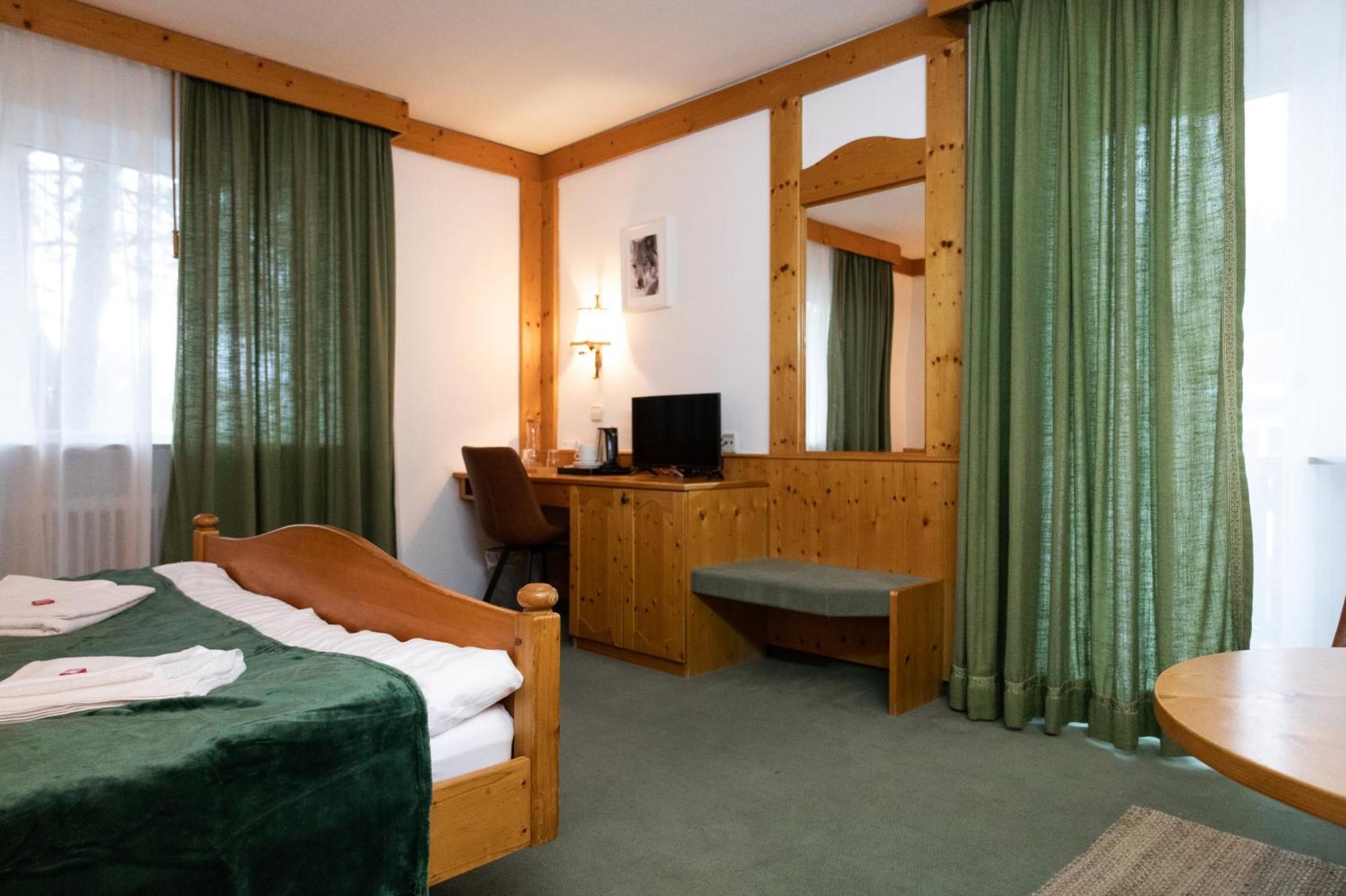 Hotel Zum See, Titisee Bagian luar foto