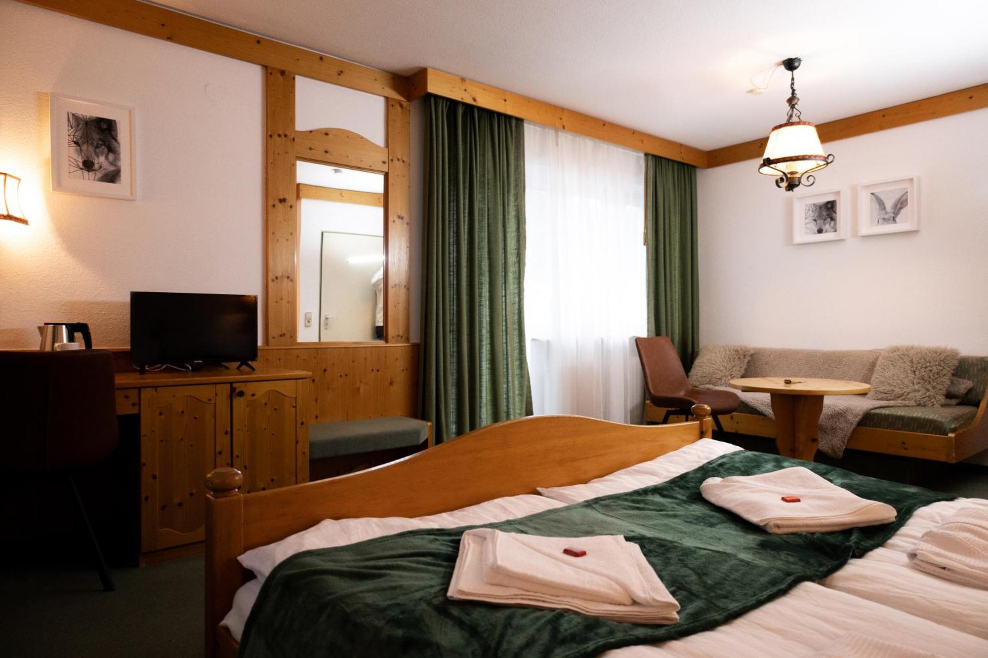 Hotel Zum See, Titisee Bagian luar foto