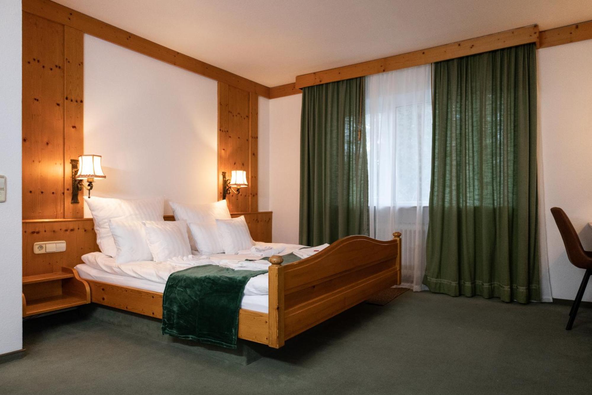 Hotel Zum See, Titisee Bagian luar foto