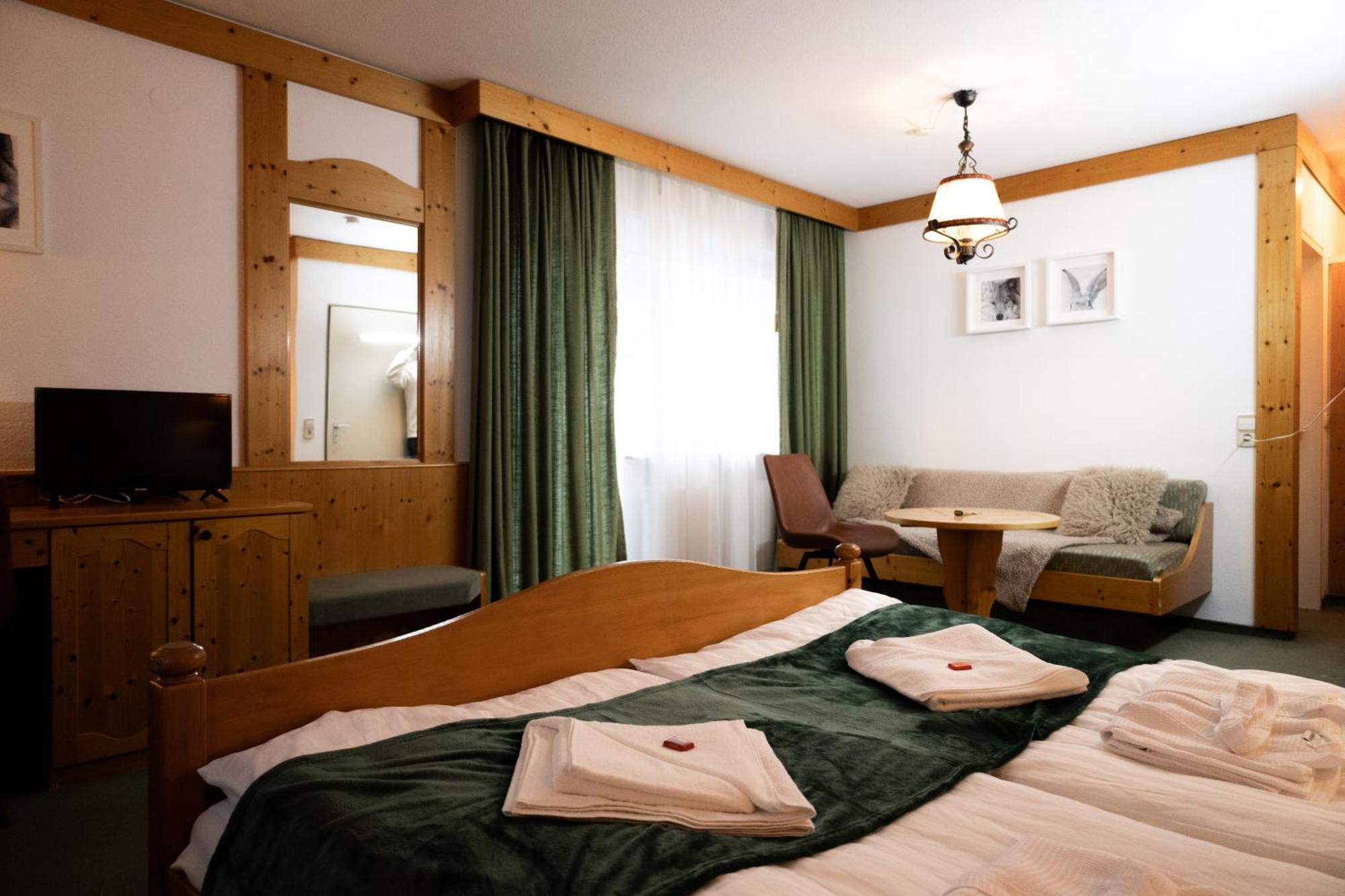 Hotel Zum See, Titisee Bagian luar foto