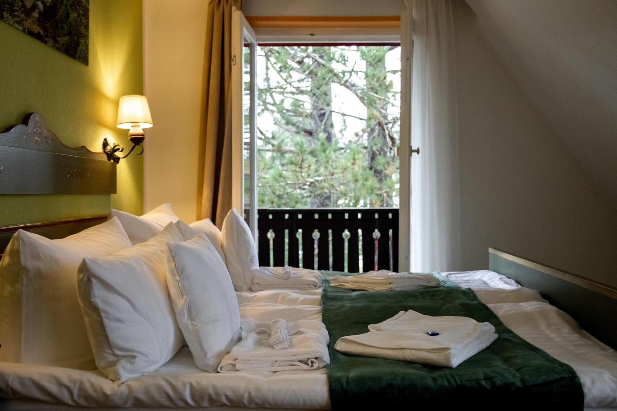 Hotel Zum See, Titisee Bagian luar foto