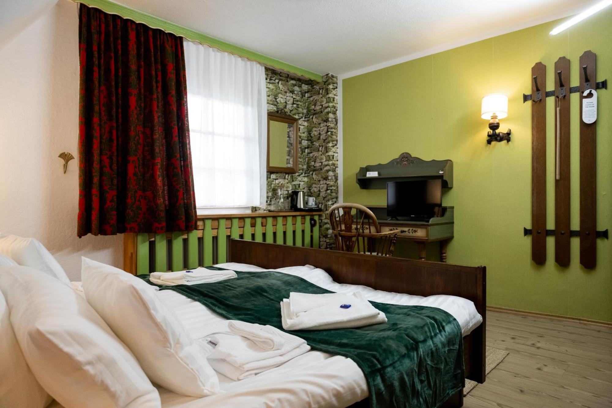 Hotel Zum See, Titisee Bagian luar foto