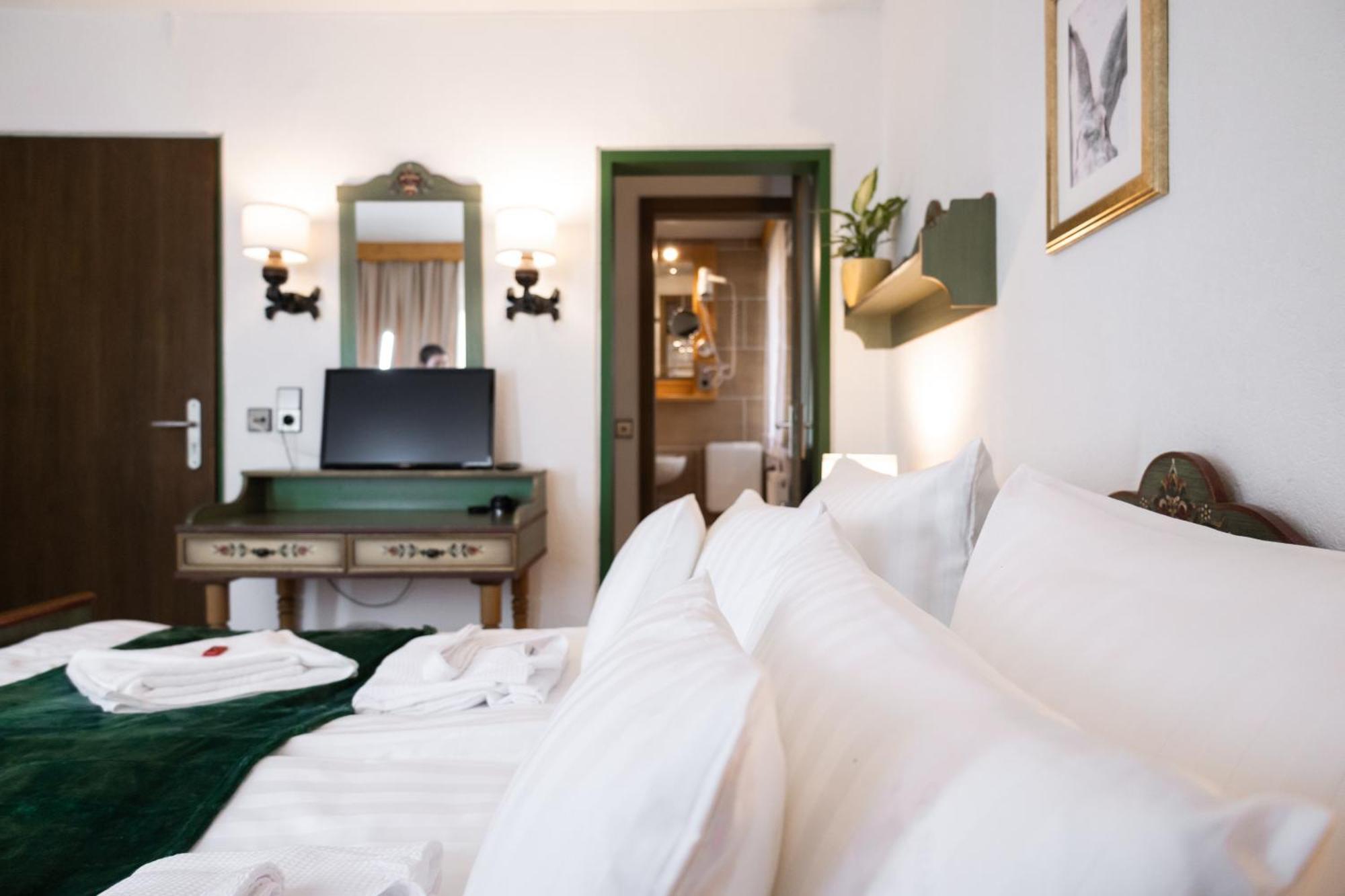 Hotel Zum See, Titisee Bagian luar foto