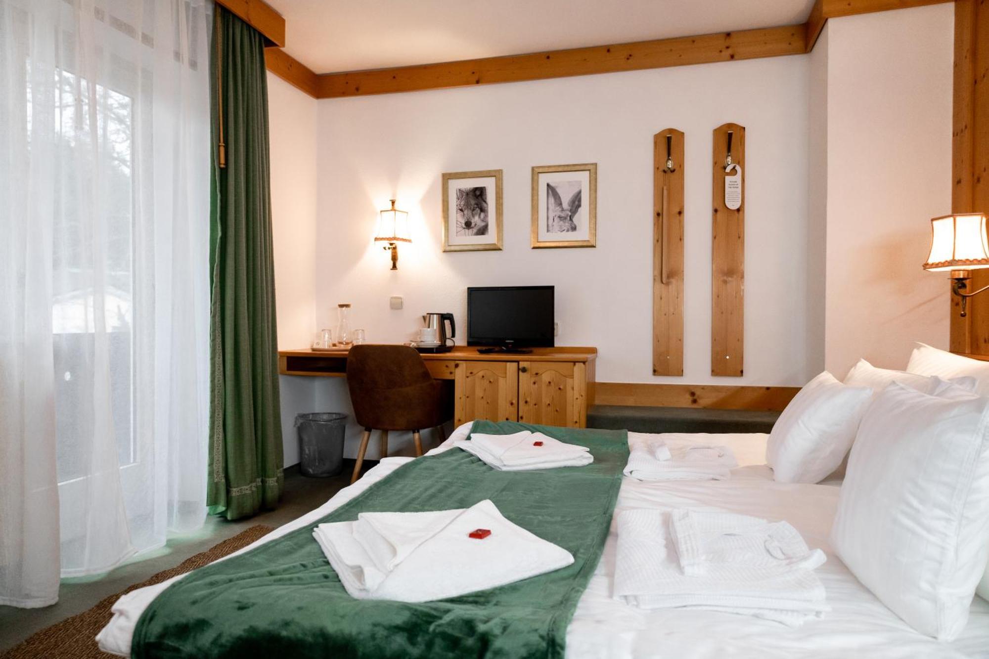 Hotel Zum See, Titisee Bagian luar foto
