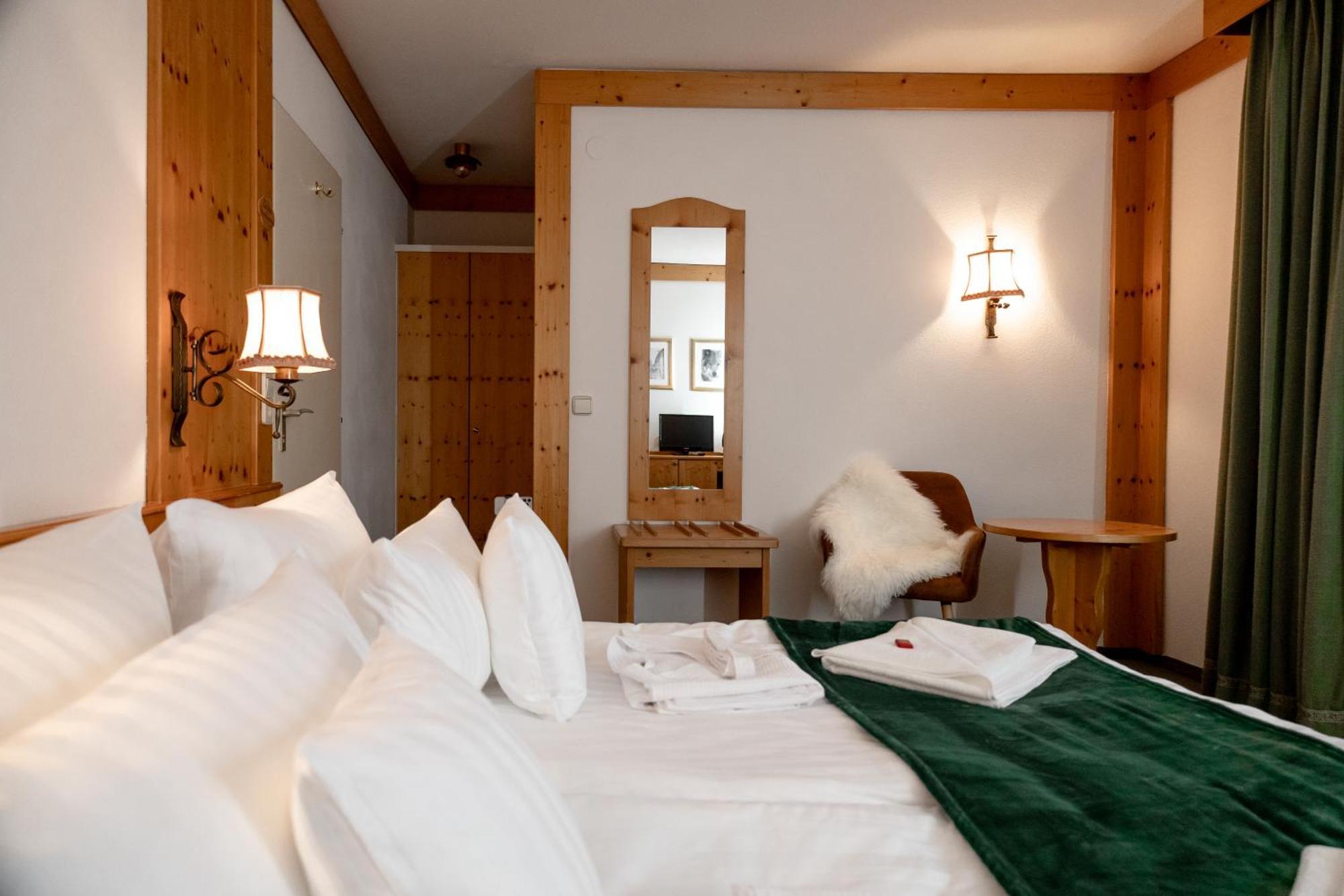 Hotel Zum See, Titisee Bagian luar foto