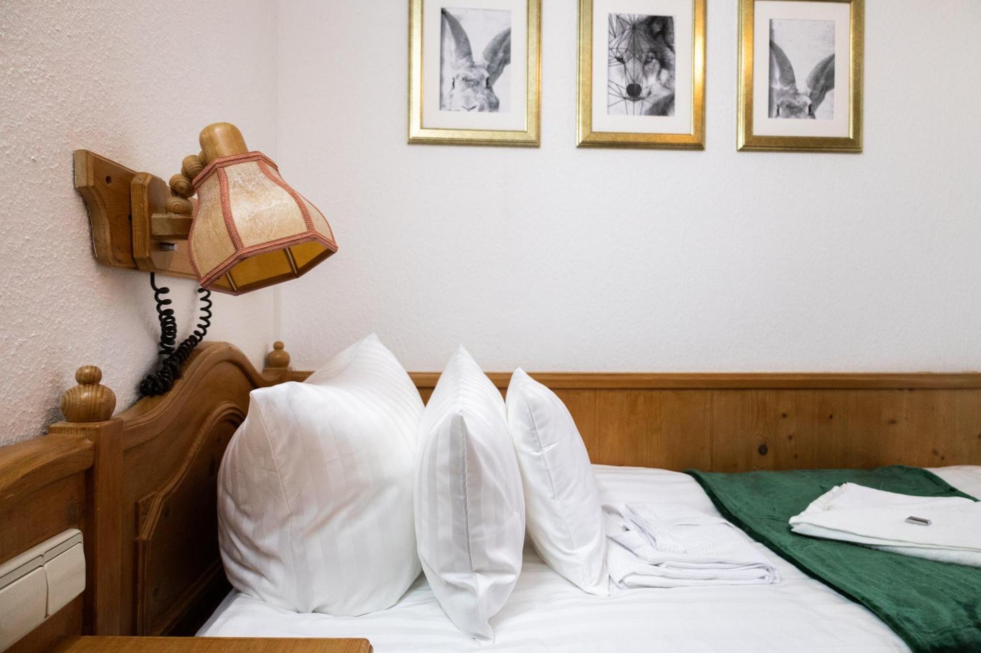 Hotel Zum See, Titisee Bagian luar foto