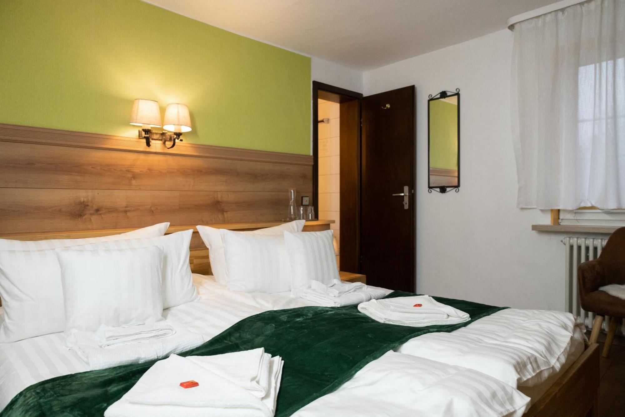 Hotel Zum See, Titisee Bagian luar foto