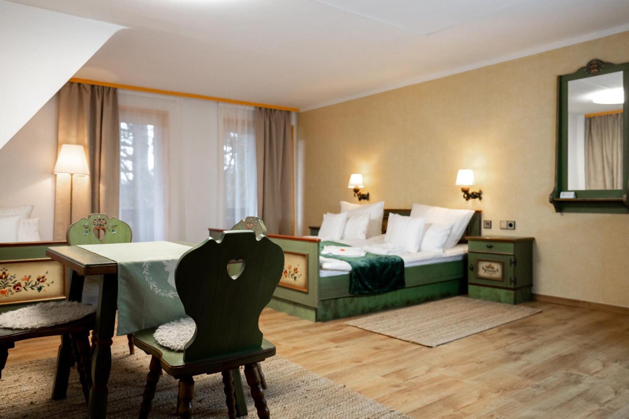Hotel Zum See, Titisee Bagian luar foto