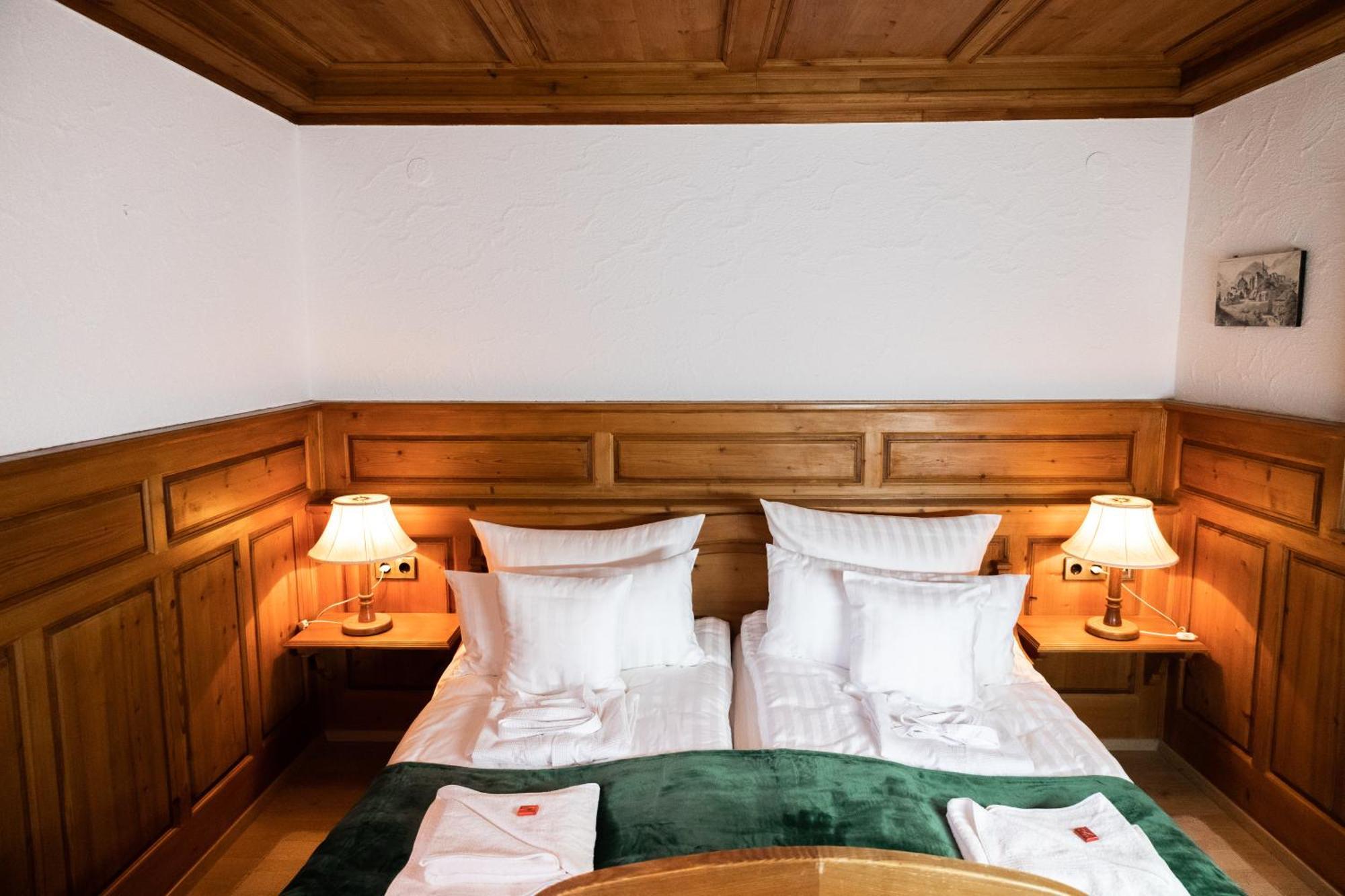 Hotel Zum See, Titisee Bagian luar foto